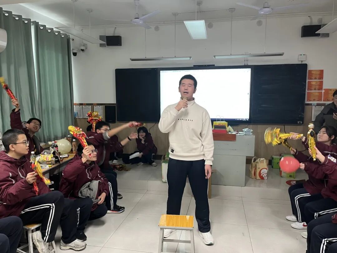 元旦狂欢,岁末教室里的诗与歌丨私立一中学生元旦联欢活动温情举行