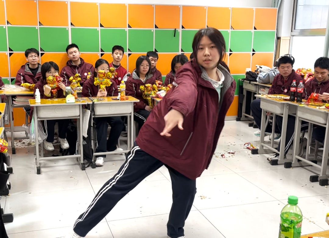 元旦狂欢,岁末教室里的诗与歌丨私立一中学生元旦联欢活动温情举行