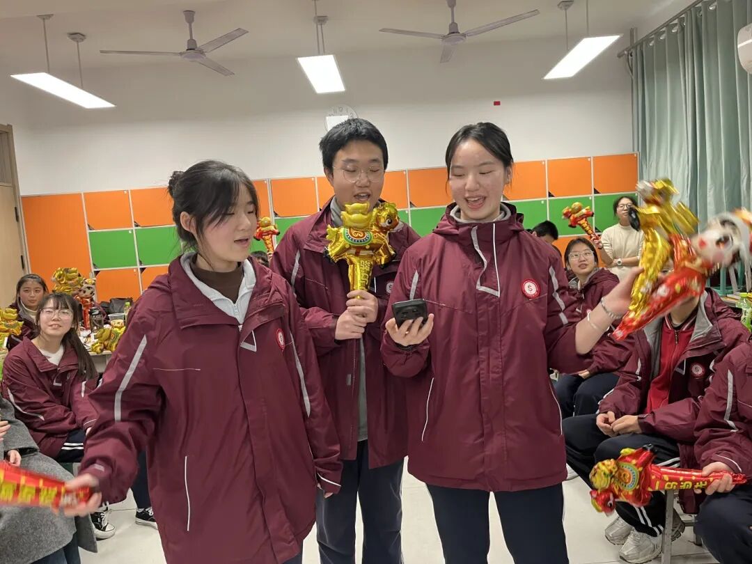 元旦狂欢,岁末教室里的诗与歌丨私立一中学生元旦联欢活动温情举行