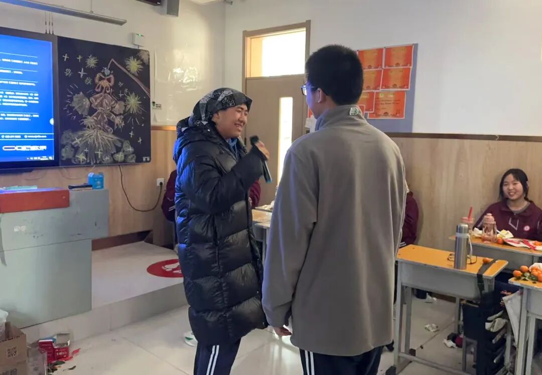 元旦狂欢,岁末教室里的诗与歌丨私立一中学生元旦联欢活动温情举行