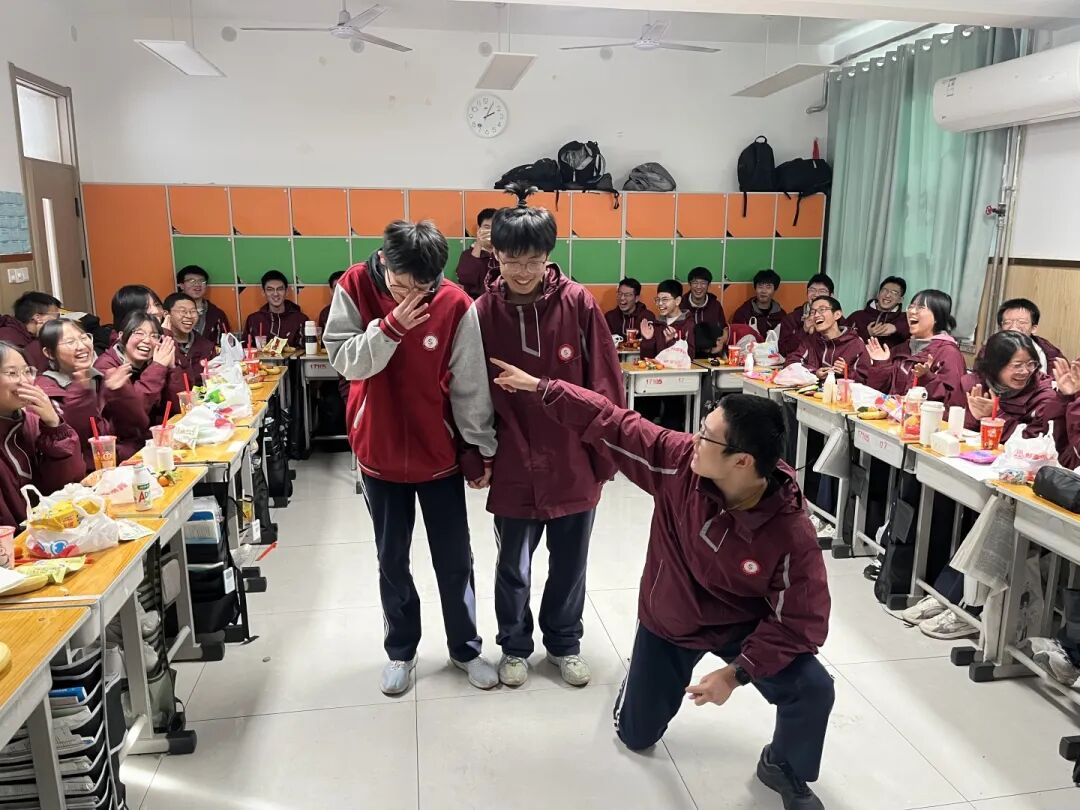 元旦狂欢,岁末教室里的诗与歌丨私立一中学生元旦联欢活动温情举行