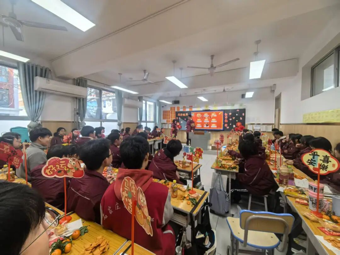 元旦狂欢,岁末教室里的诗与歌丨私立一中学生元旦联欢活动温情举行
