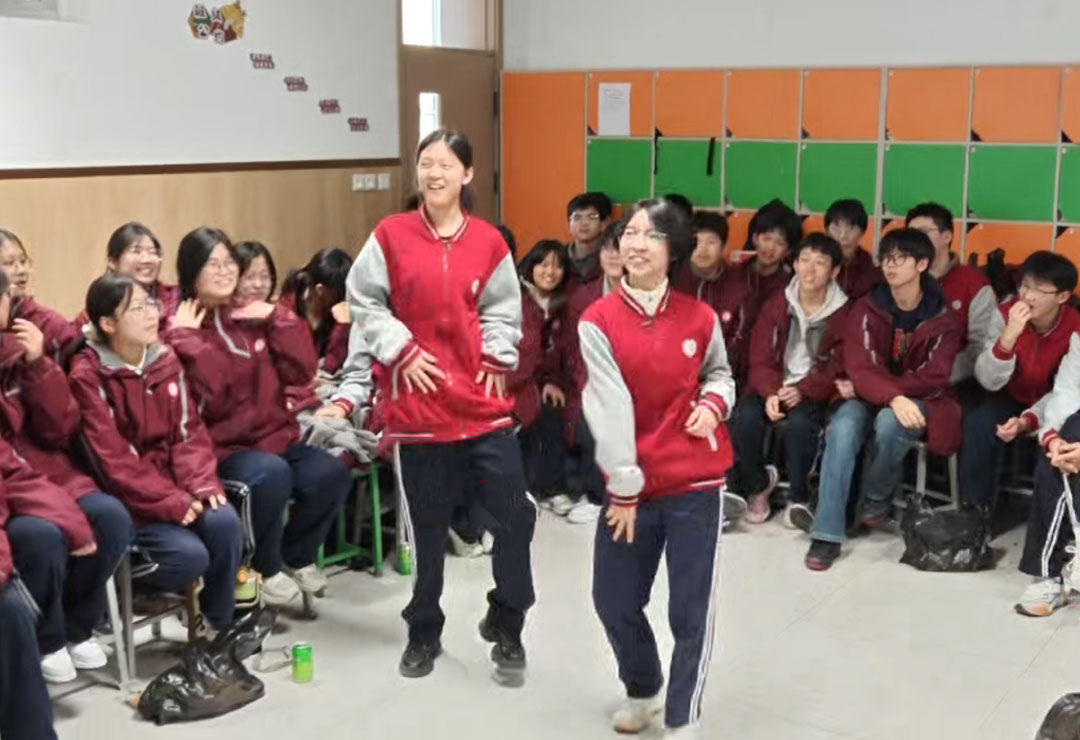 元旦狂欢,岁末教室里的诗与歌丨私立一中学生元旦联欢活动温情举行