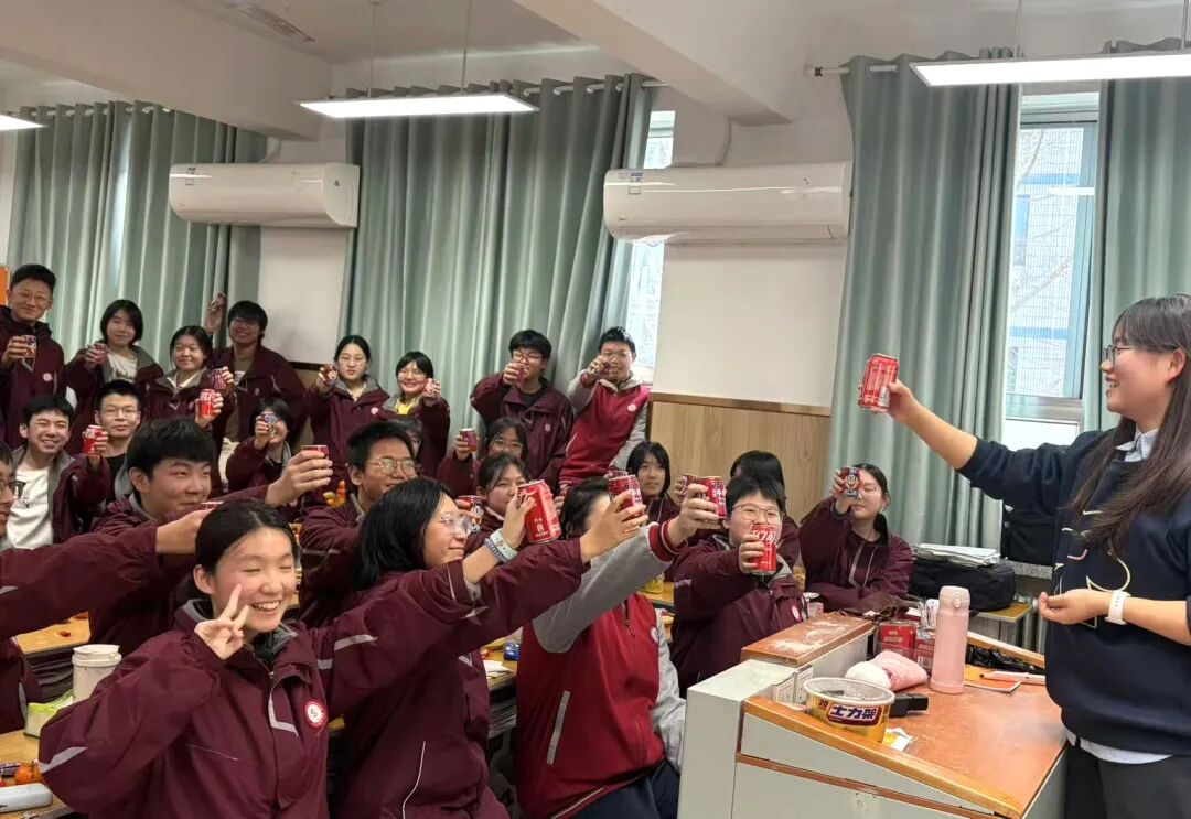 元旦狂欢,岁末教室里的诗与歌丨私立一中学生元旦联欢活动温情举行