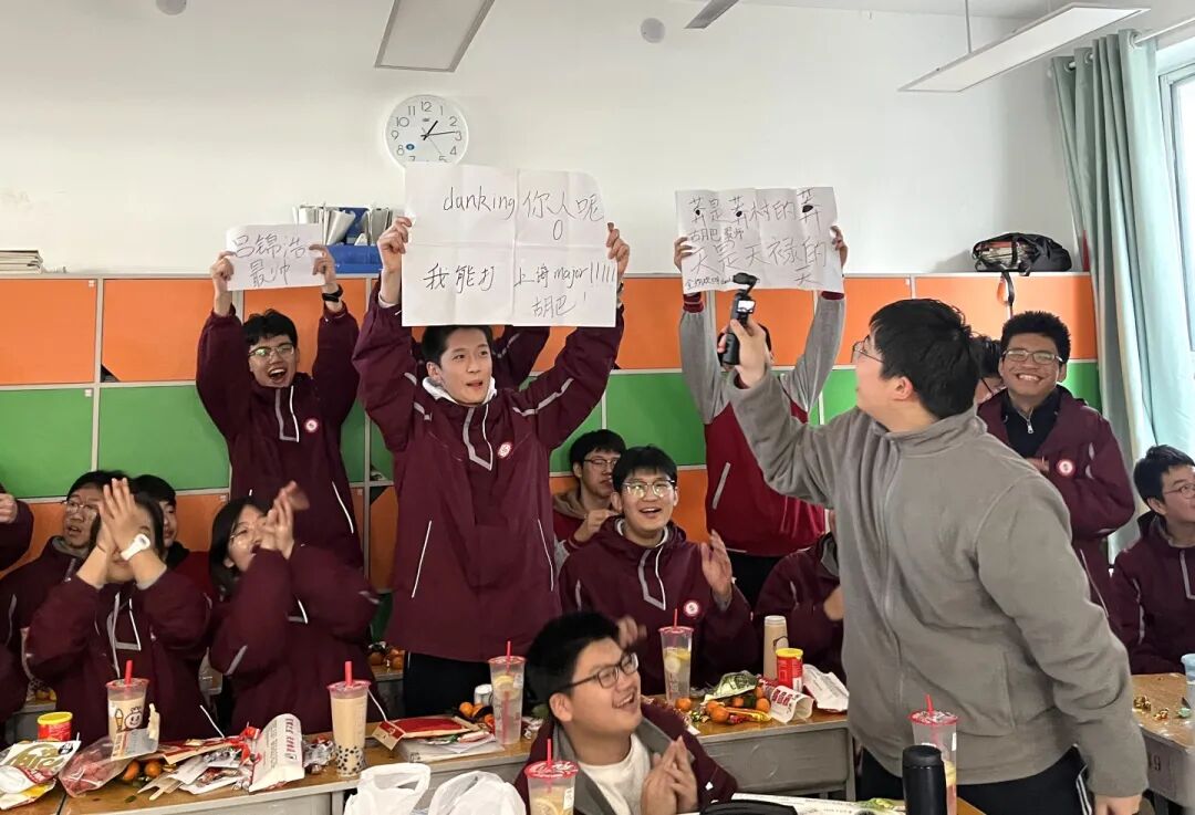 元旦狂欢,岁末教室里的诗与歌丨私立一中学生元旦联欢活动温情举行