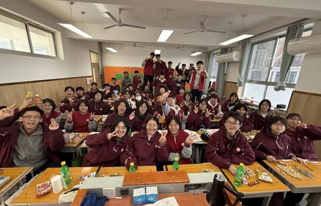 元旦狂欢,岁末教室里的诗与歌丨私立一中学生元旦联欢活动温情举行