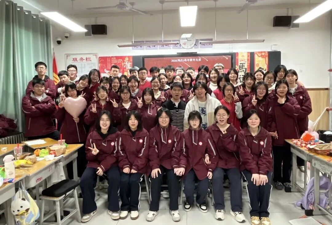 元旦狂欢,岁末教室里的诗与歌丨私立一中学生元旦联欢活动温情举行