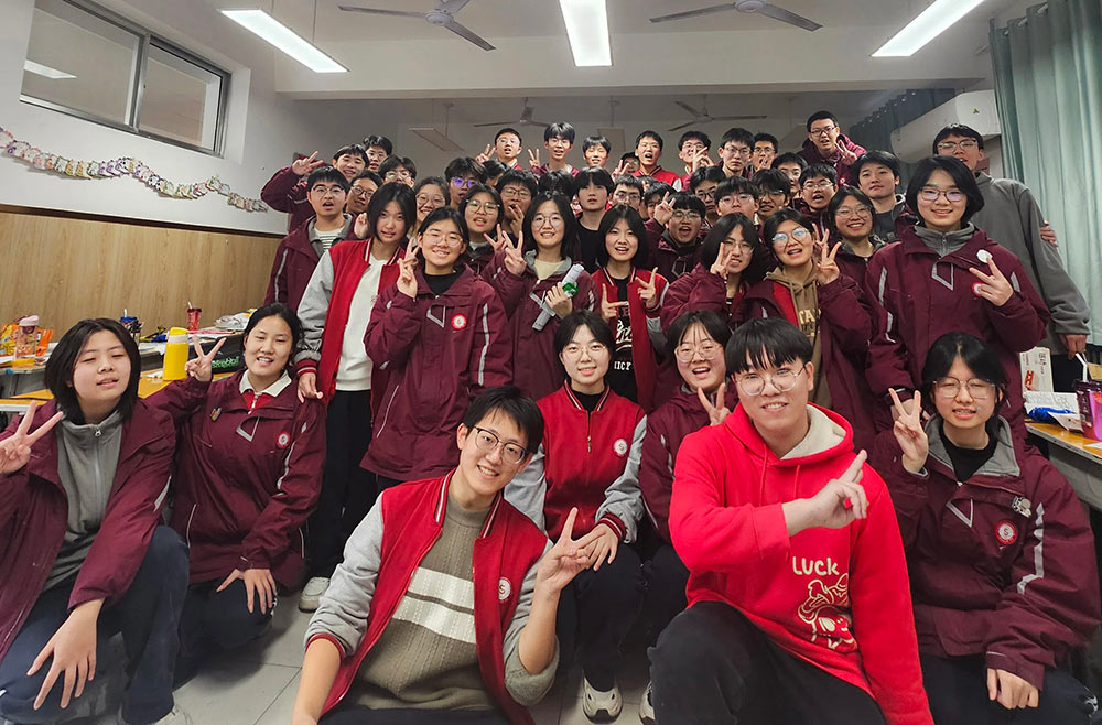 元旦狂欢,岁末教室里的诗与歌丨私立一中学生元旦联欢活动温情举行