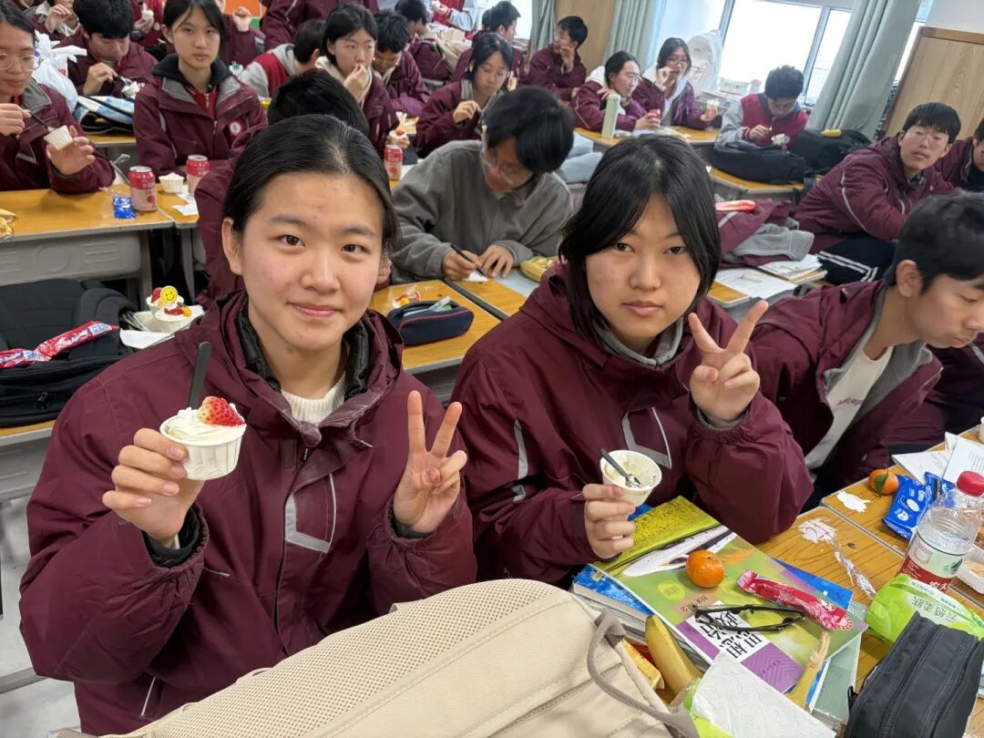 元旦狂欢,岁末教室里的诗与歌丨私立一中学生元旦联欢活动温情举行