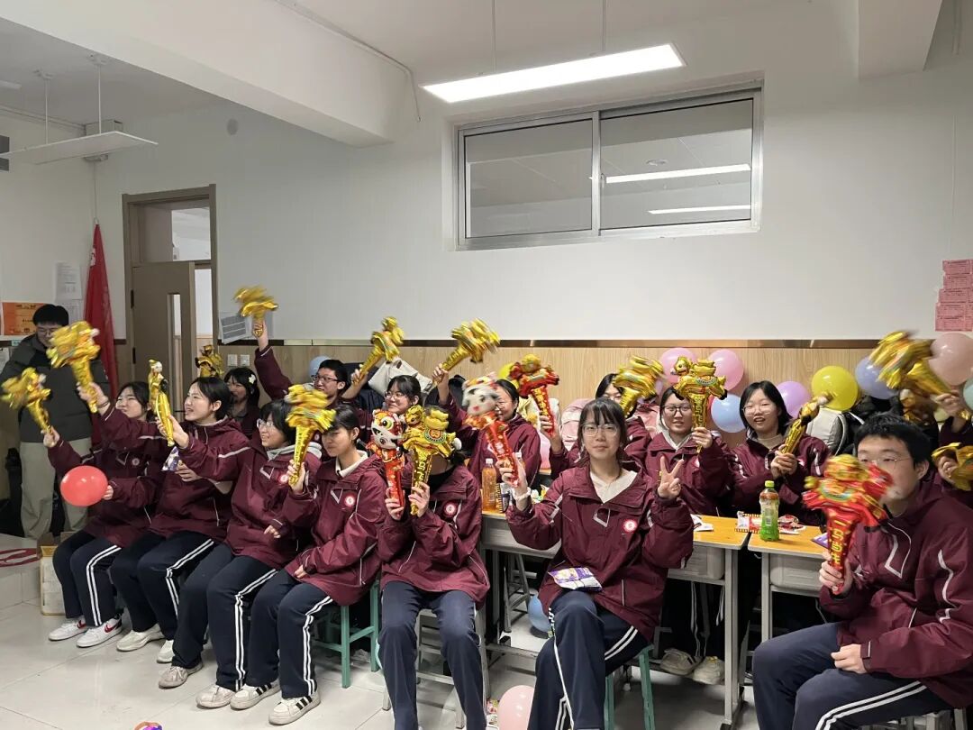 元旦狂欢,岁末教室里的诗与歌丨私立一中学生元旦联欢活动温情举行