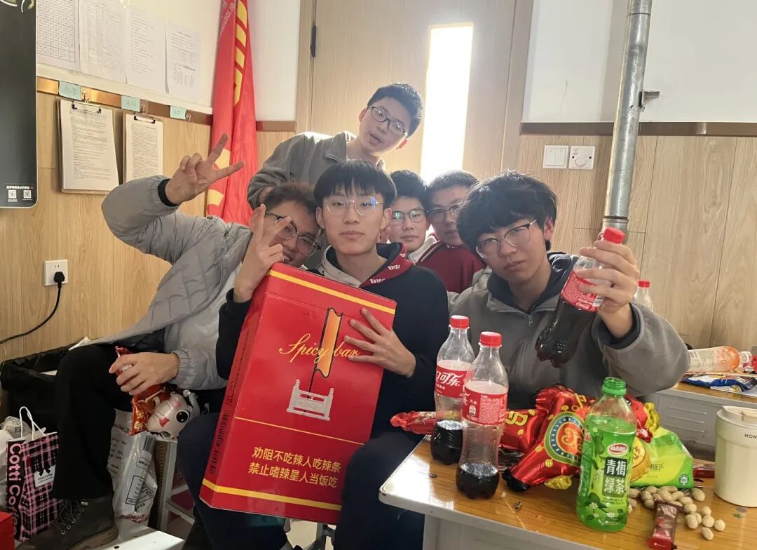 元旦狂欢,岁末教室里的诗与歌丨私立一中学生元旦联欢活动温情举行