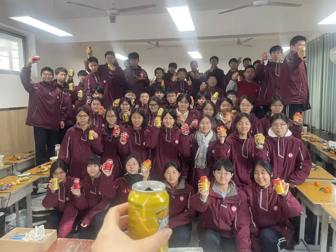 元旦狂欢,岁末教室里的诗与歌丨私立一中学生元旦联欢活动温情举行