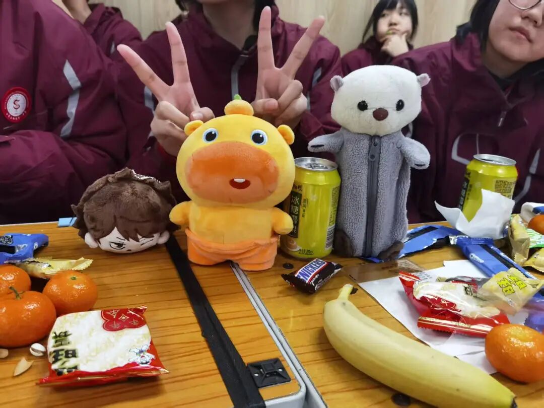 元旦狂欢,岁末教室里的诗与歌丨私立一中学生元旦联欢活动温情举行