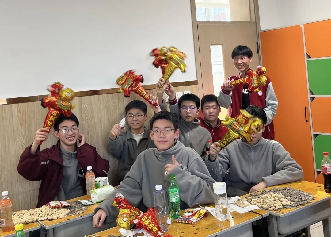 元旦狂欢,岁末教室里的诗与歌丨私立一中学生元旦联欢活动温情举行