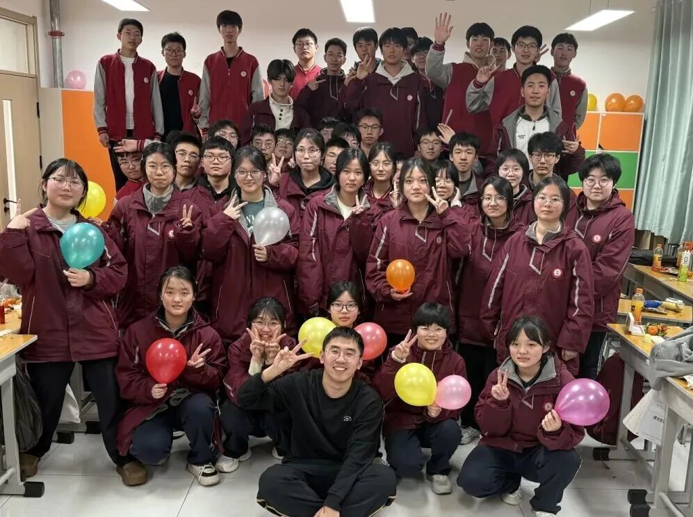 元旦狂欢,岁末教室里的诗与歌丨私立一中学生元旦联欢活动温情举行