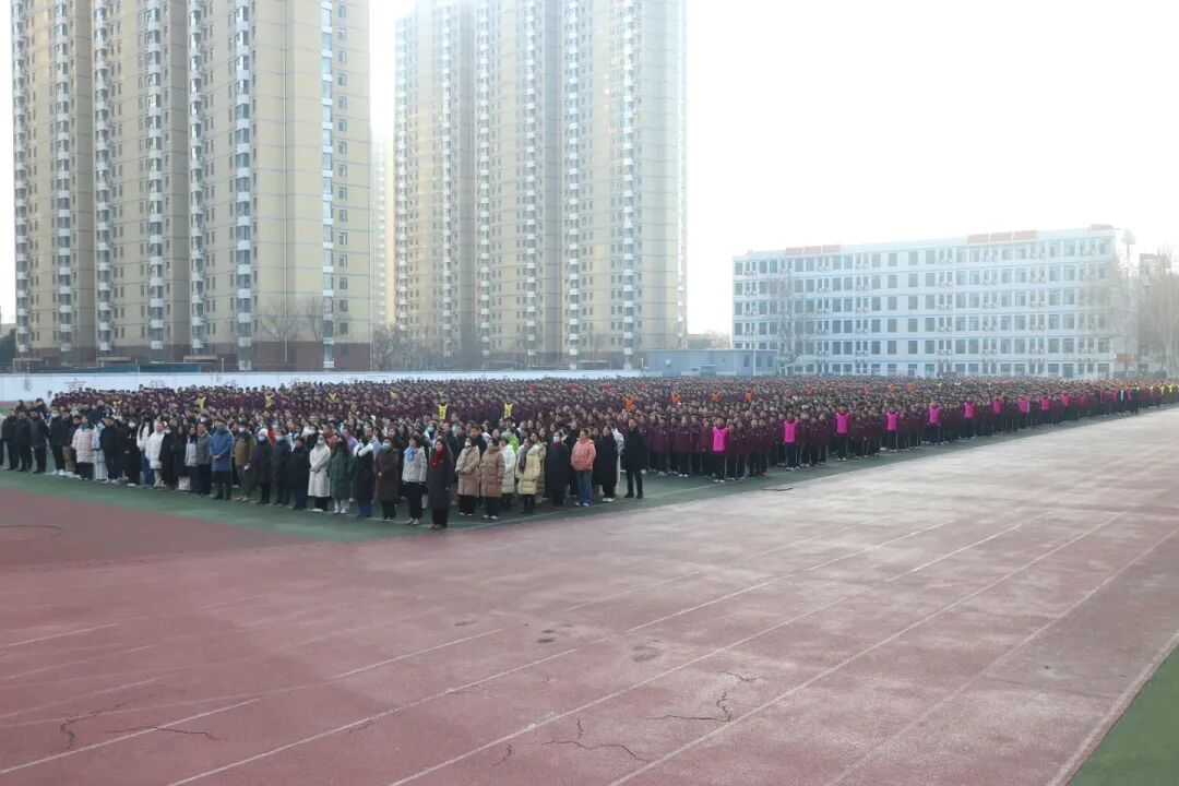 新年启新程 安全伴我行丨私立一中举行2026年首次升旗仪式