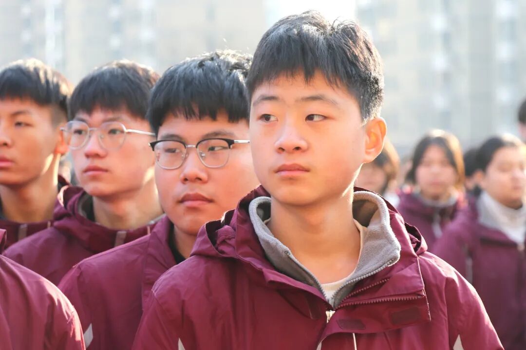 新年启新程 安全伴我行丨私立一中举行2026年首次升旗仪式