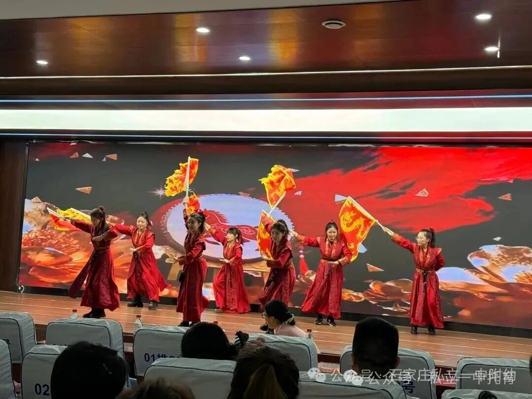 科技邂逅童真，成长点亮未来！