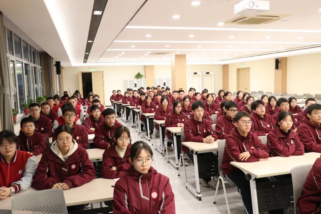 青春向党 筑梦启航丨我校高中学子隆重举行新团员入团仪式