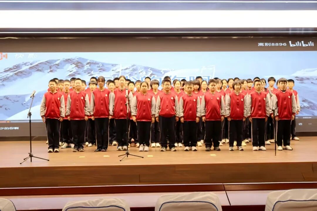 歌启青春生双翼，声聚班魂向未来 | 私立一中初中部七年级三风一训一歌展评