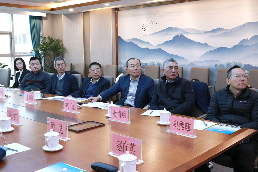 中国民办教育协会、中国教育国际交流协会领导及专家一行莅临私立一中调研指导