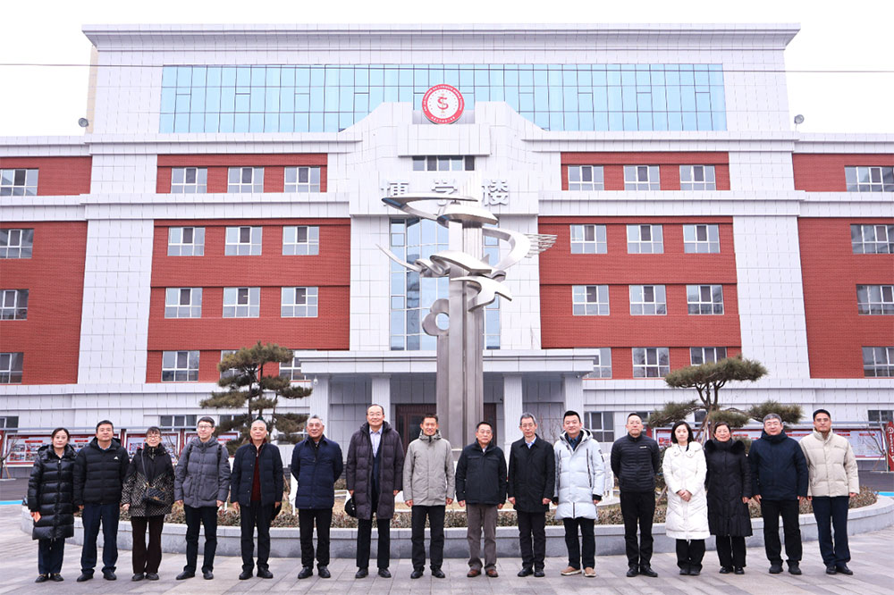 中国民办教育协会、中国教育国际交流协会领导及专家一行莅临私立一中调研指导