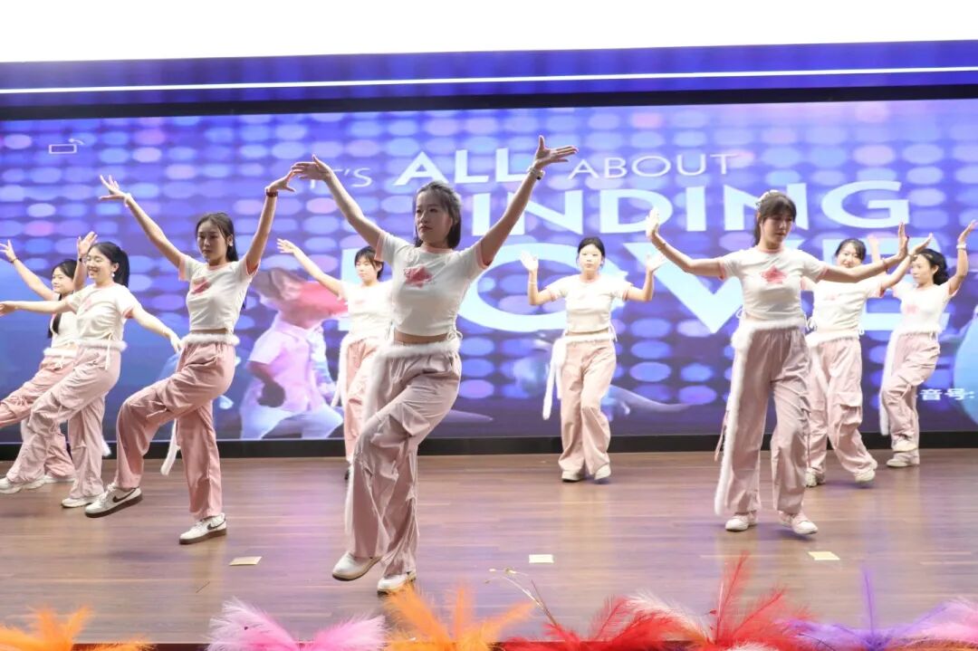 万马奔腾  共创辉煌丨石家庄私立一中教育集团2026年会盛典圆满举行