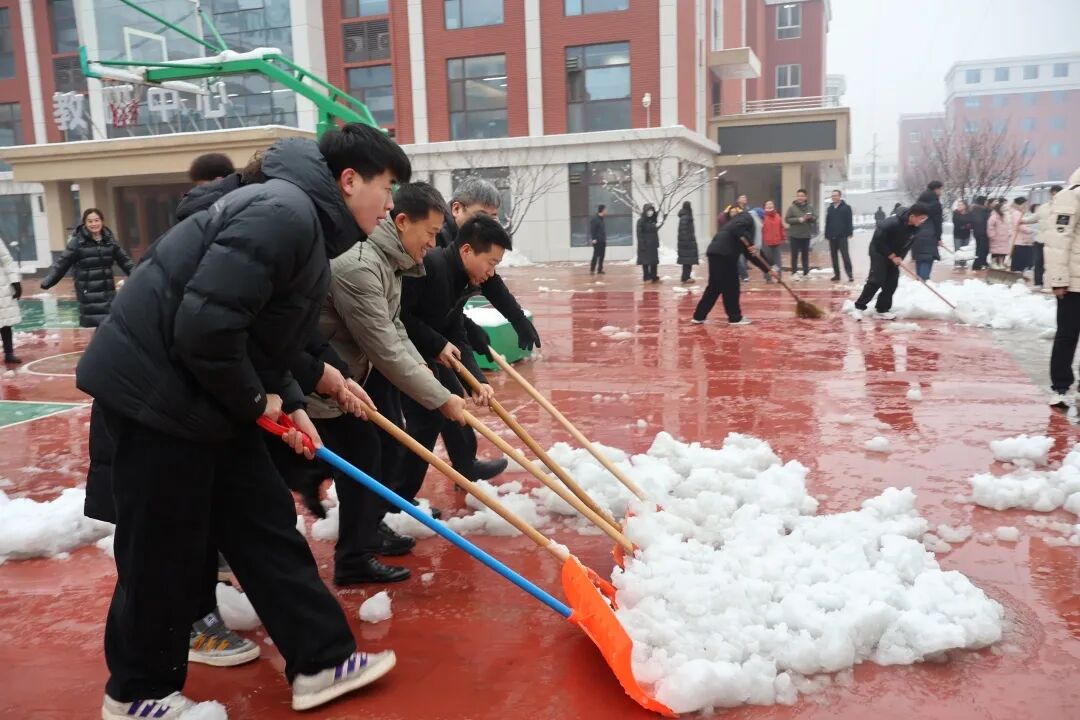 春雪满校园，匠心迎少年｜致敬每一位为开学护航的教育人
