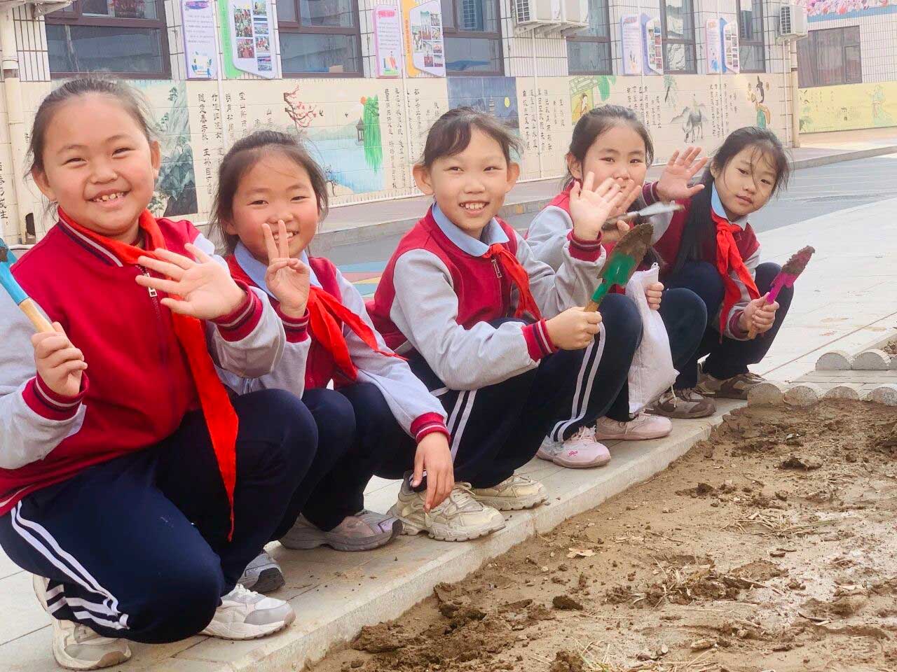 【立小 • 课程】不负春光 为绿充“植”｜立小种植园正式开园啦~