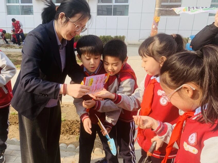 【立小 • 课程】不负春光 为绿充“植”｜立小种植园正式开园啦~