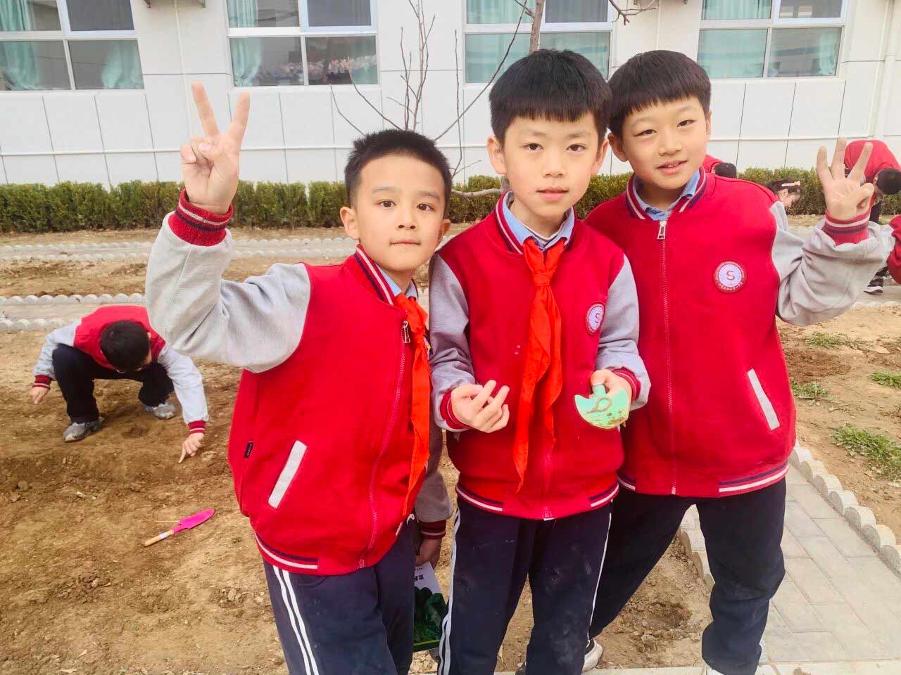 【立小 • 课程】不负春光 为绿充“植”｜立小种植园正式开园啦~