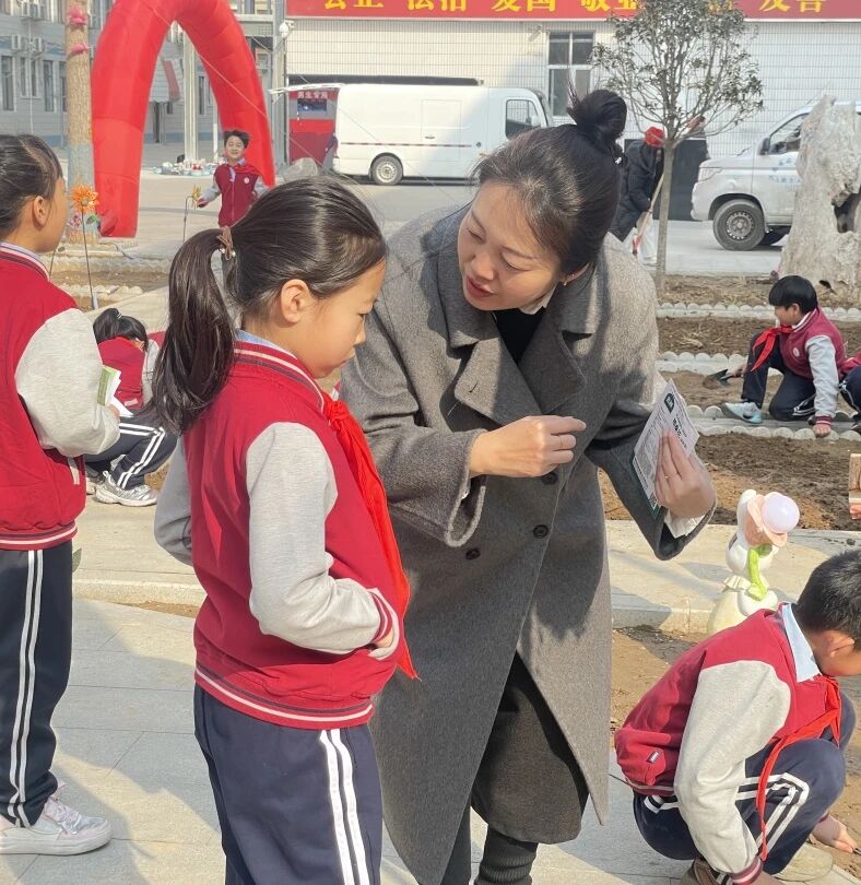 【立小 • 课程】不负春光 为绿充“植”｜立小种植园正式开园啦~