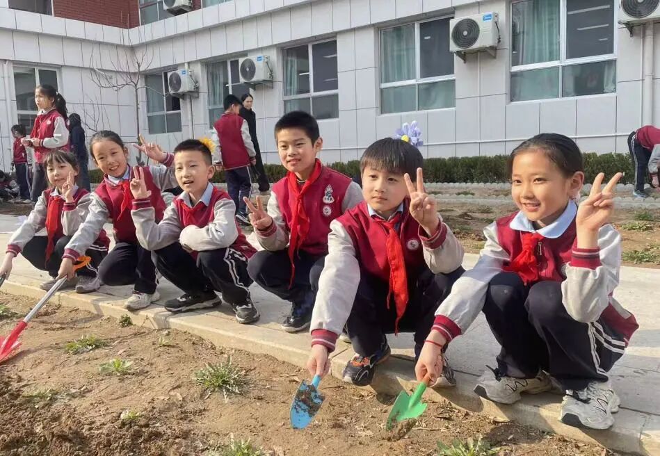 【立小 • 课程】不负春光 为绿充“植”｜立小种植园正式开园啦~