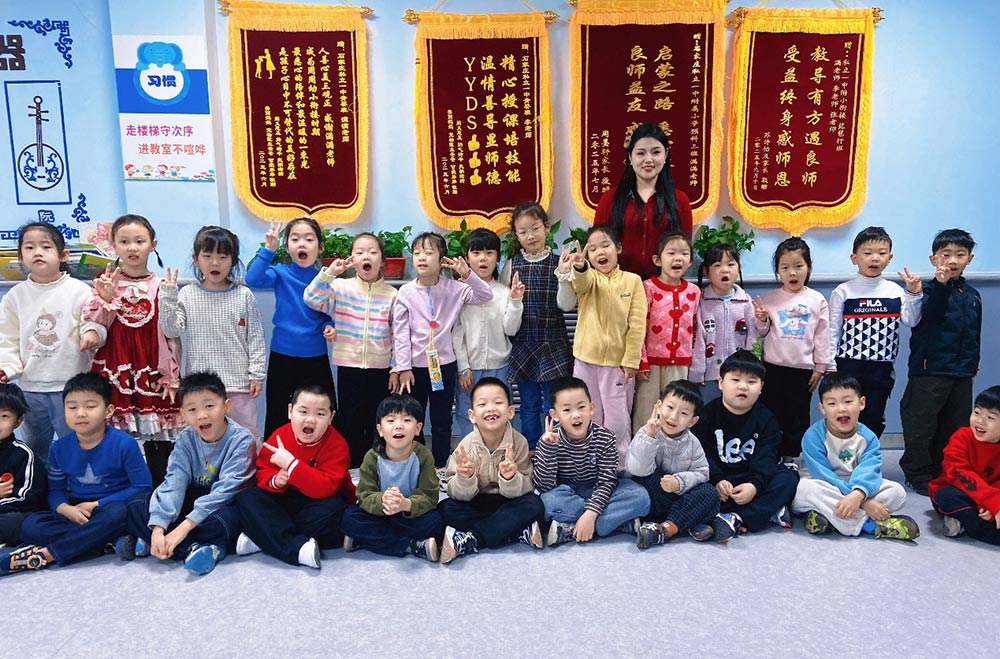 策马扬鞭启新程 奋楫笃行向未来