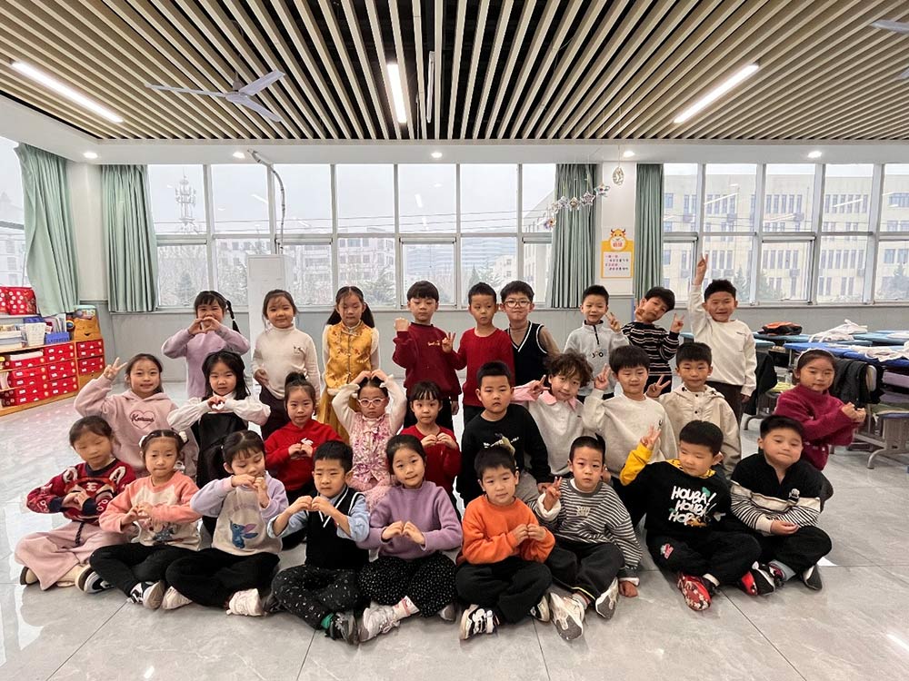 策马扬鞭启新程 奋楫笃行向未来