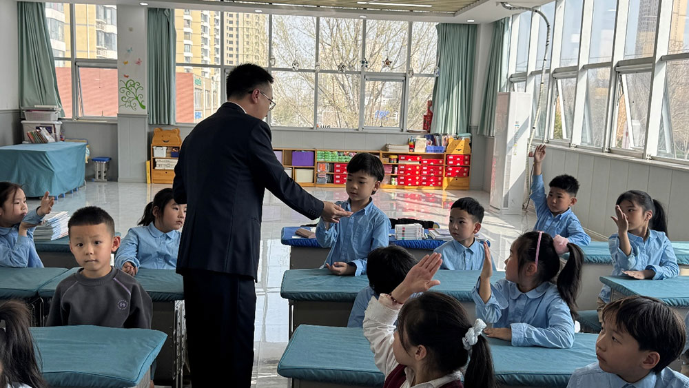 家校共育 | 家长进课堂,别样“师”情伴成长