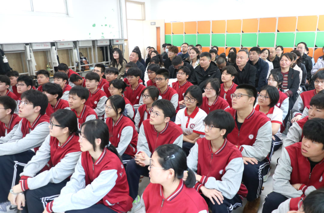 以爱之名 共赴成长丨私立一中圆满召开高一、高三年级家长会