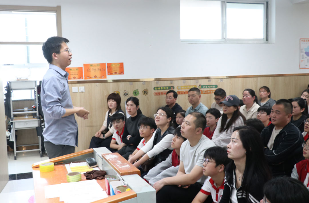 以爱之名 共赴成长丨私立一中圆满召开高一、高三年级家长会