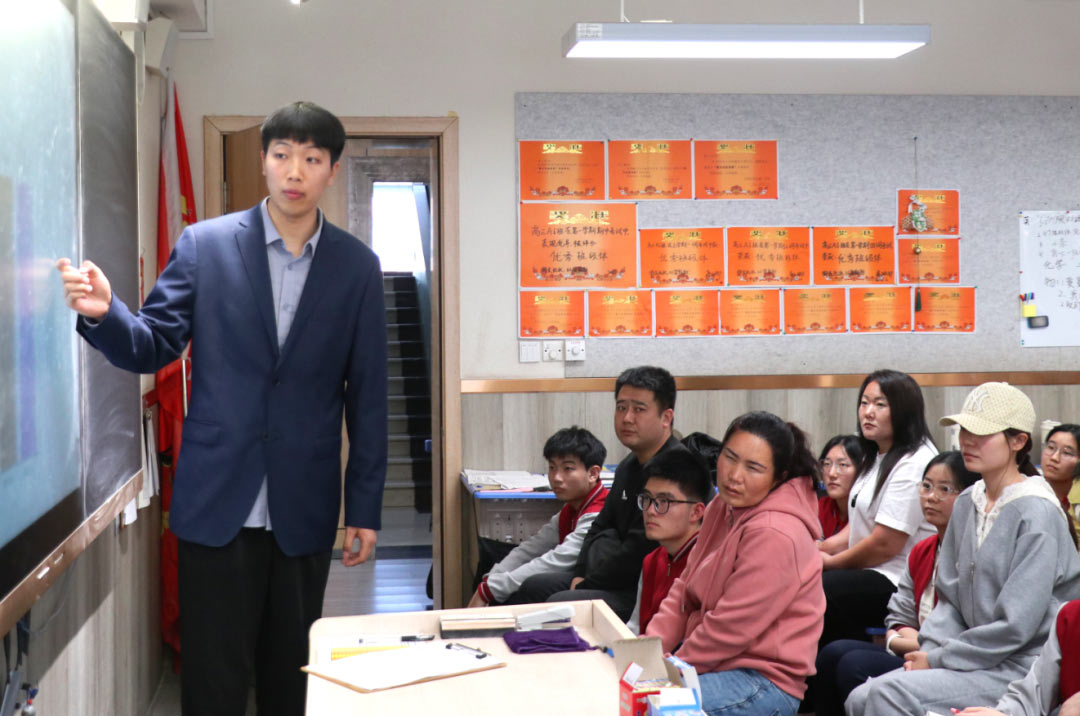 以爱之名 共赴成长丨私立一中圆满召开高一、高三年级家长会