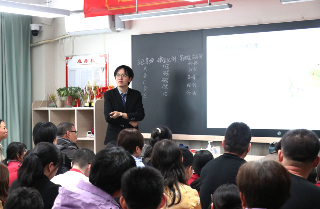 以爱之名 共赴成长丨私立一中圆满召开高一、高三年级家长会