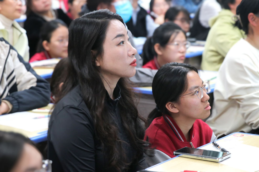 以爱之名 共赴成长丨私立一中圆满召开高一、高三年级家长会