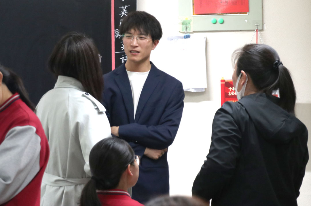 以爱之名 共赴成长丨私立一中圆满召开高一、高三年级家长会