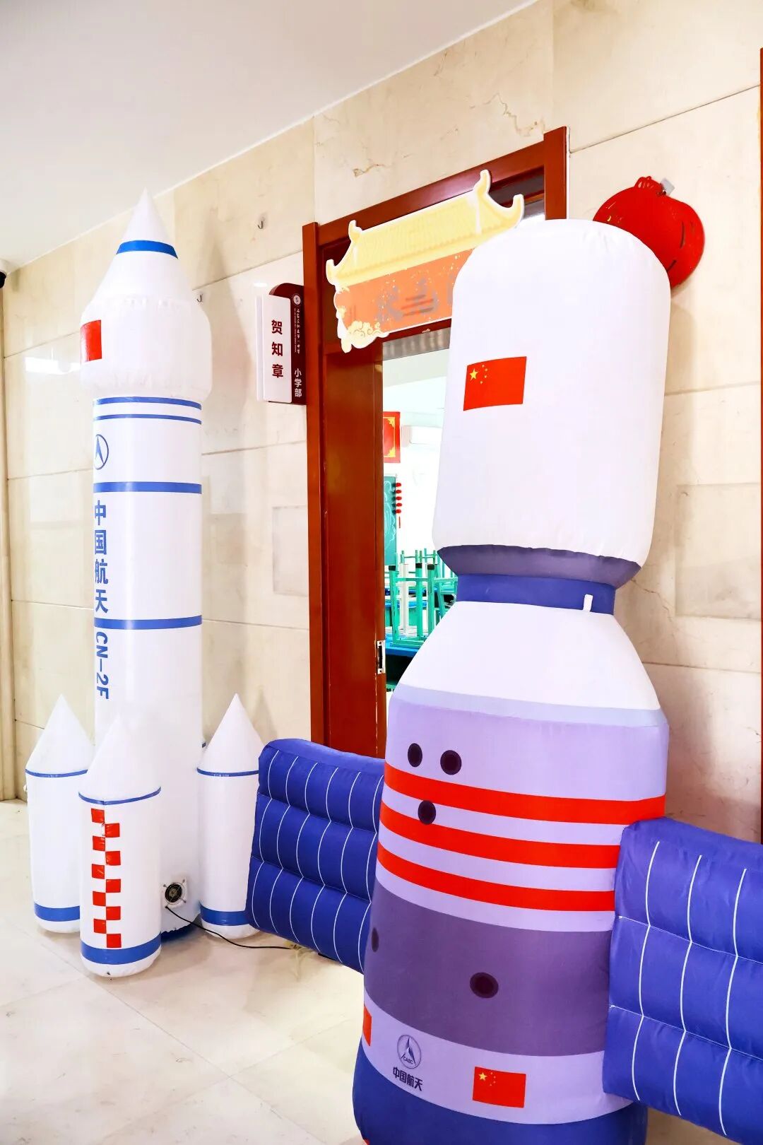 光之魔法阵燃爆课堂！解锁科学新玩法！ | 石家庄私立一中初中部趣味科学实践课