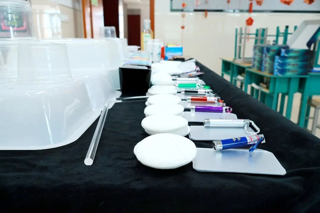 光之魔法阵燃爆课堂！解锁科学新玩法！ | 石家庄私立一中初中部趣味科学实践课