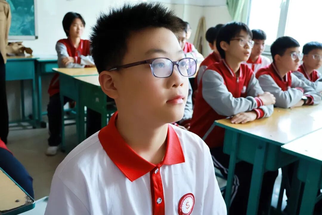 光之魔法阵燃爆课堂！解锁科学新玩法！ | 石家庄私立一中初中部趣味科学实践课