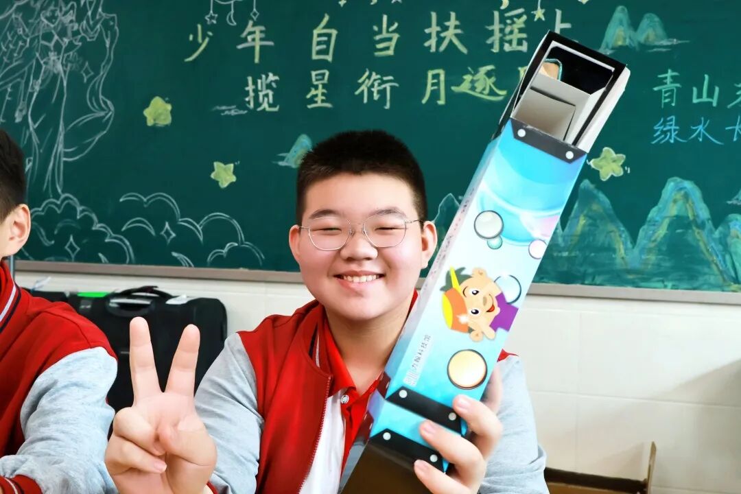 光之魔法阵燃爆课堂！解锁科学新玩法！ | 石家庄私立一中初中部趣味科学实践课