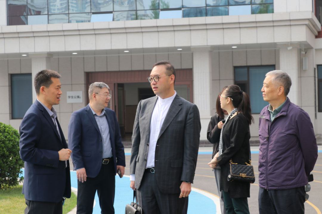 澳大利亚教育协会专家领导莅临私立一中指导交流