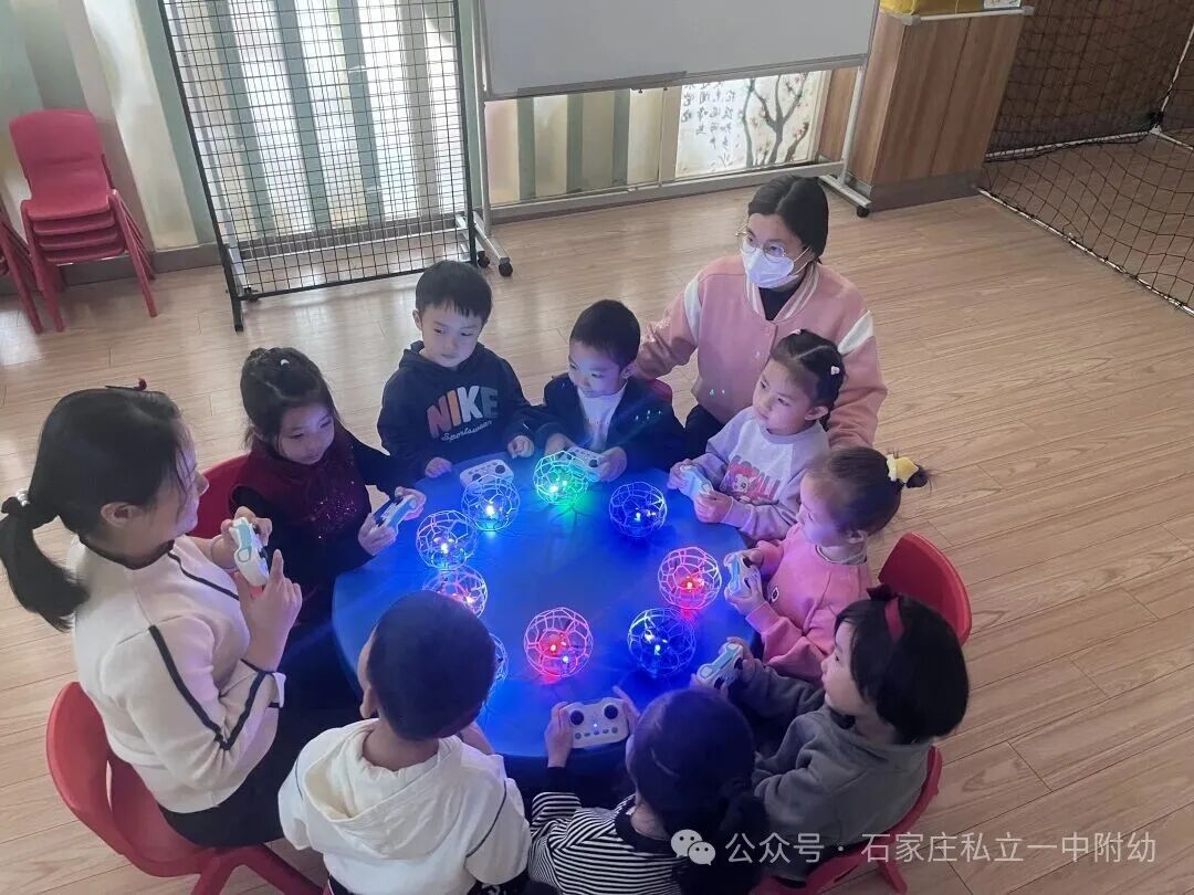 【幼儿园】硬核科技进校园，无人机足球燃情开启