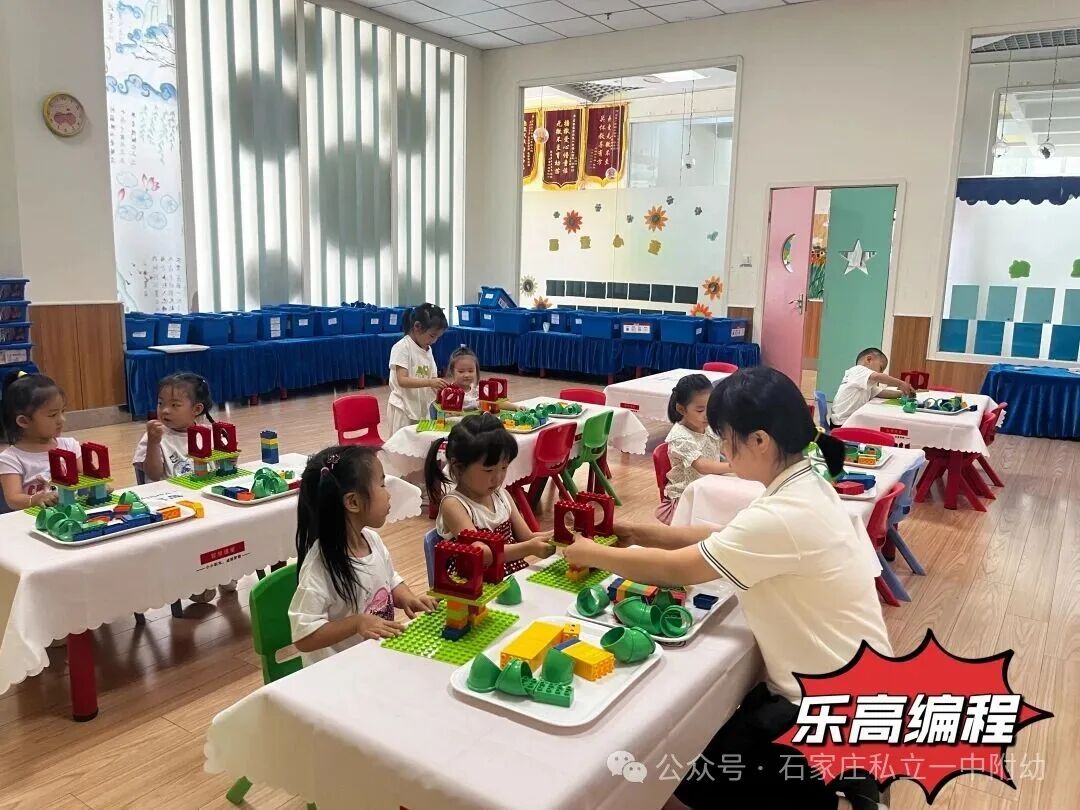 【幼儿园】硬核科技进校园，无人机足球燃情开启