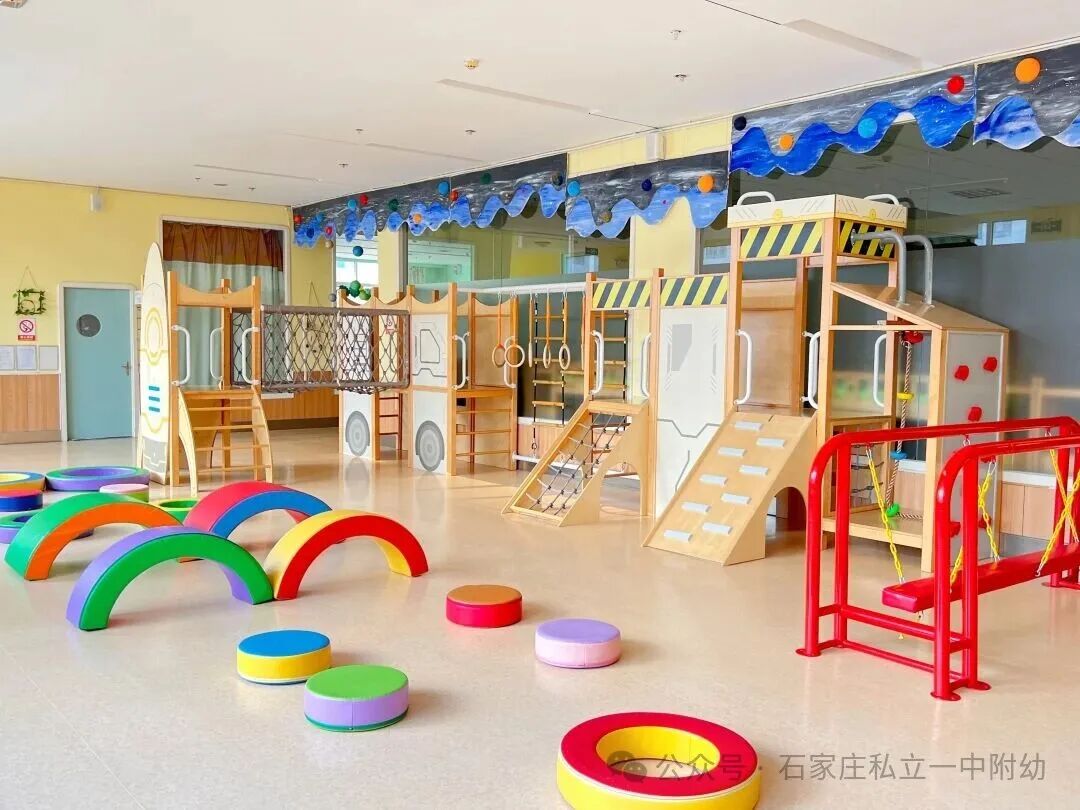 【幼儿园】硬核科技进校园，无人机足球燃情开启